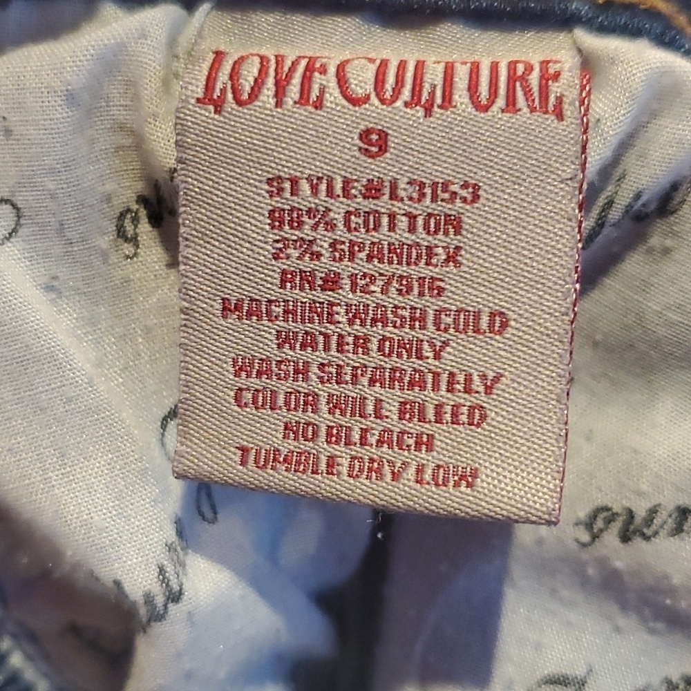 2/$25 Love Culture Denim Capri Jeans. Size 9 - Picture 5 of 5